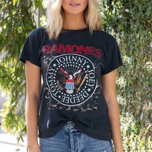 Large Black RAMONES graphic short sleeve t-shirt